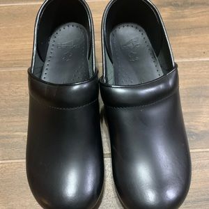 Dansko size 10/41 black professionals